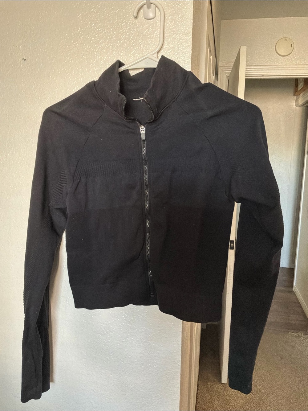 Women's Black Seamless Zip-Up Athletic Crop Jacket - Size Small